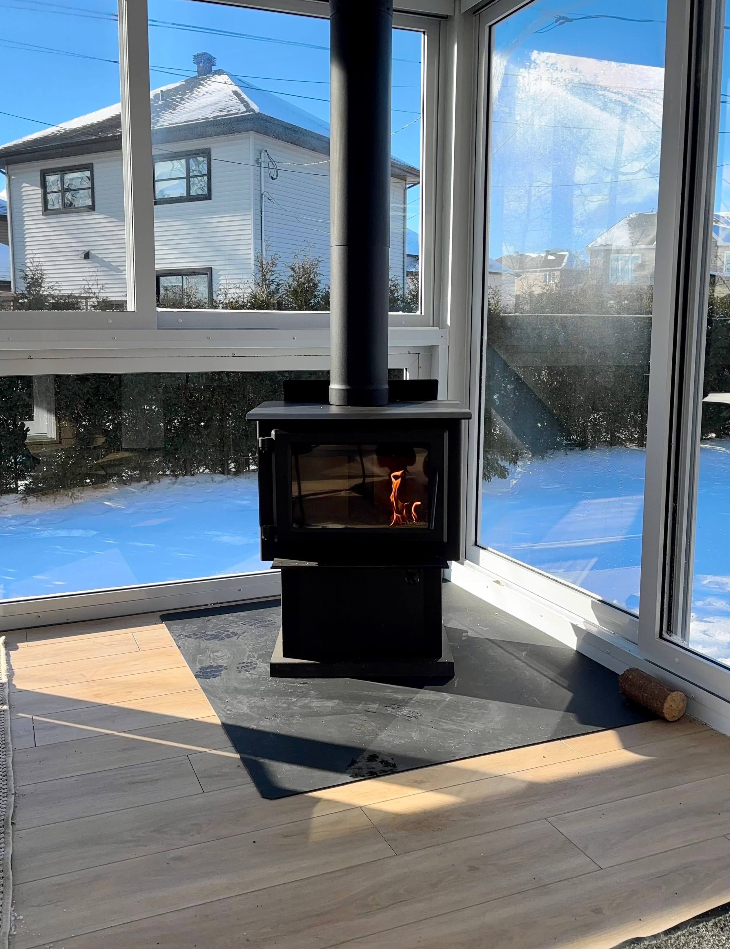 Vente et installation de foyer au bois sur la Rive-Sud de Québec — RA-MO-NET